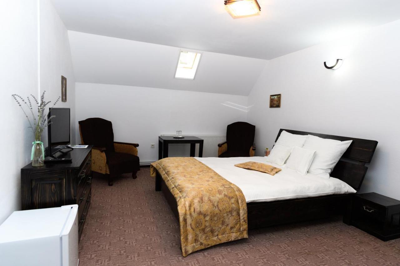 Stejarul Lui Andrei Hotel Izvoarele  Ngoại thất bức ảnh